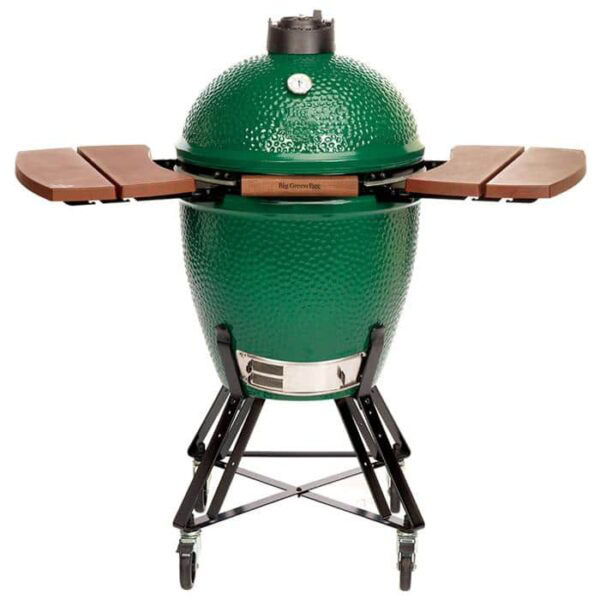 The Egg Mates for Medium Egg features wood side shelves designed for a green, dome-lidded ceramic grill with a built-in thermometer and sturdy wheeled metal stand.
